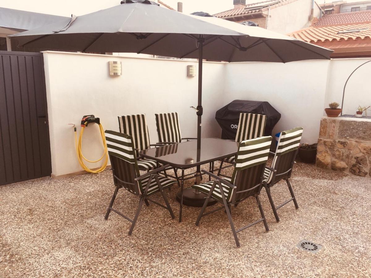 Acogedora Casa Con Patio En El Tiemblo Apartment ภายนอก รูปภาพ